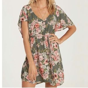 BILLABONG Flutter sleeve mini dress - size XS